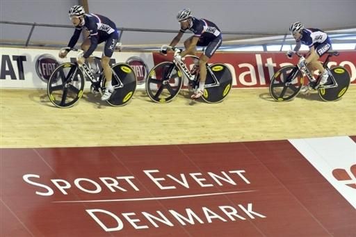The French team rides the rail - giving a good view of their new kit design.