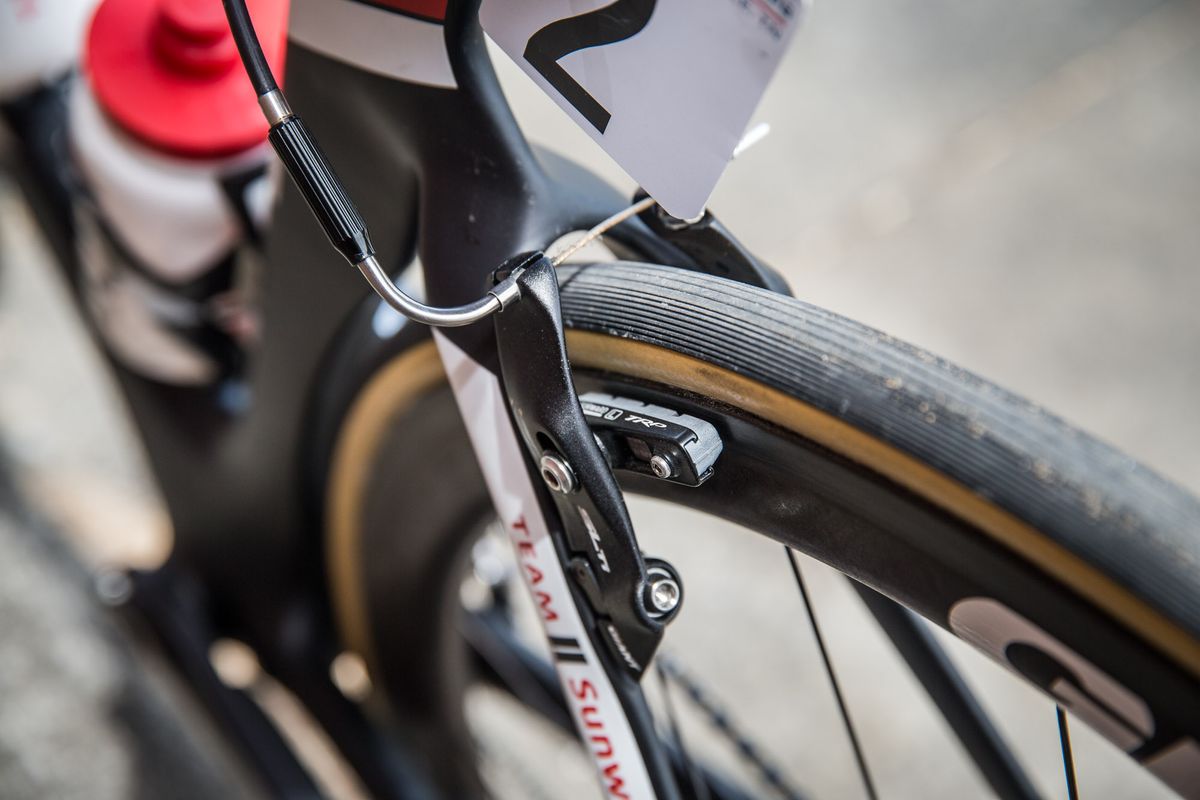 The Giant SLR 0 wheels require specific brake pads for the carbon braking surface