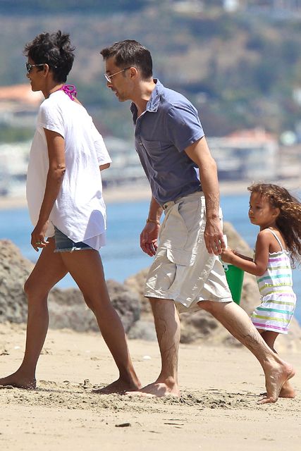 Olivier Martinez, Halle Berry, Olivier Martinez and Halle Berry, Olivier Martinez actor, Halle Berry engaged, Olivier Martinez and Halle Berry engaged, Halle Berry married, Halle Berry enaged, Halle Berry daughter, Halle Berry dating, Halle Berry pictures