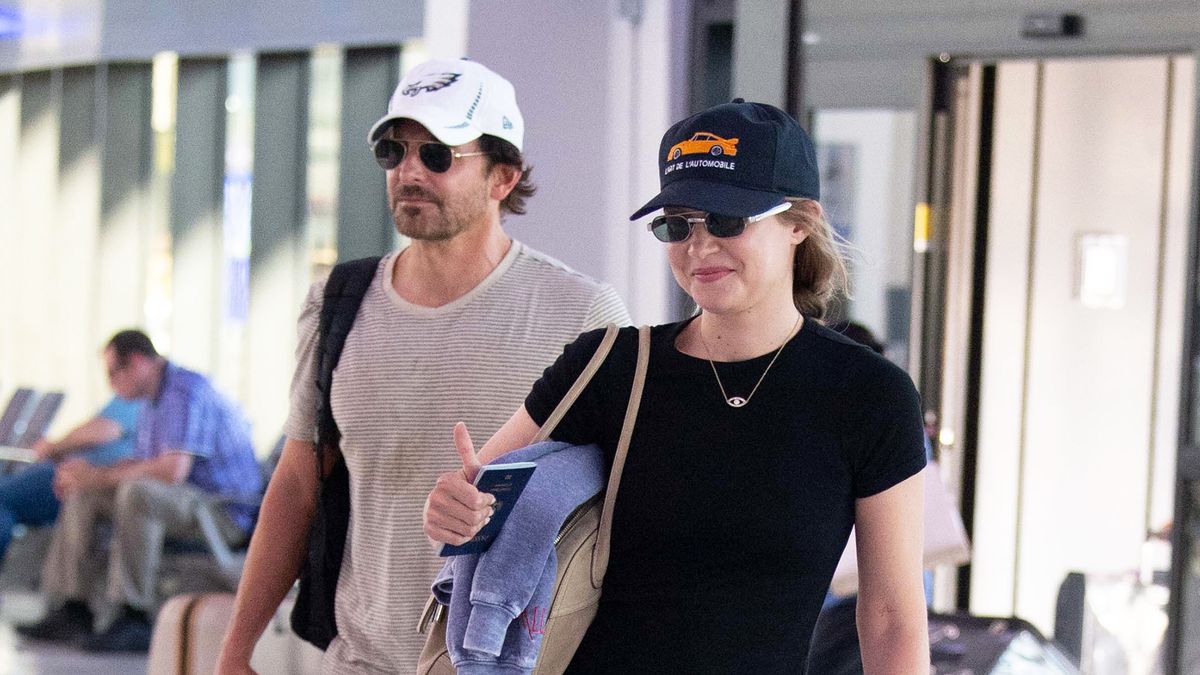 Wearing Cropped Pants at the Airport Is Back, Especially This Specific Cool-Girl Trend