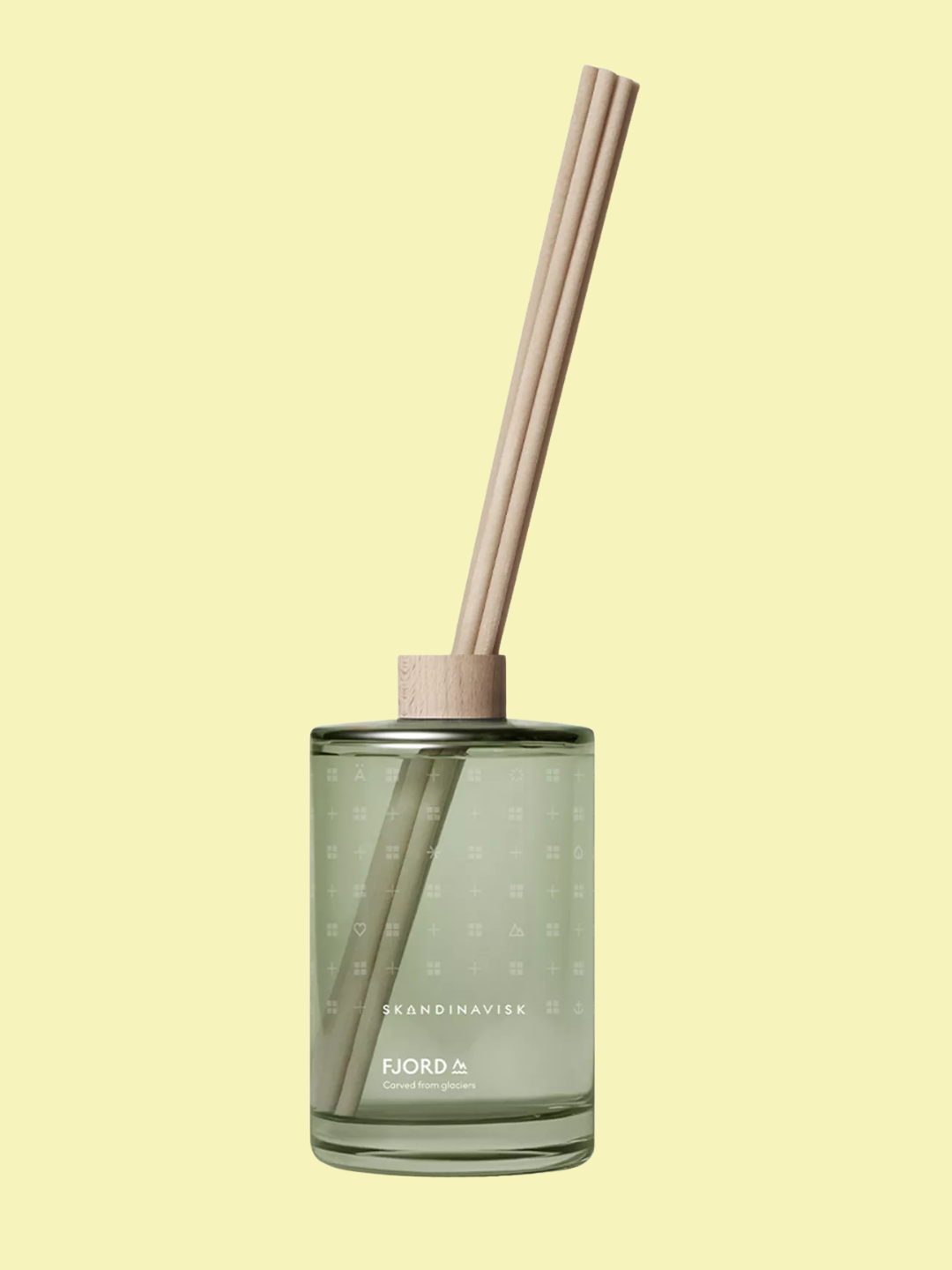 A green glass reed diffuser from SKANDINAVISK