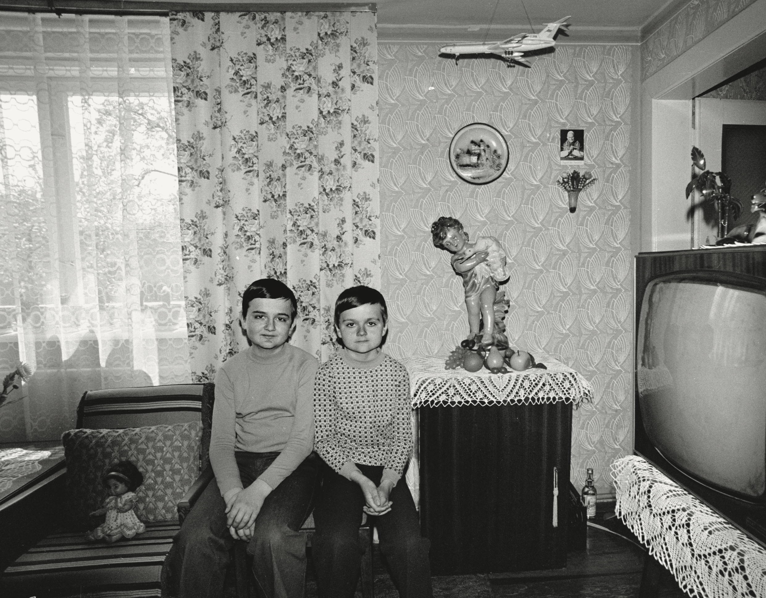 Zofia Rydet black and white photograph of two young boys sat together in a living room.