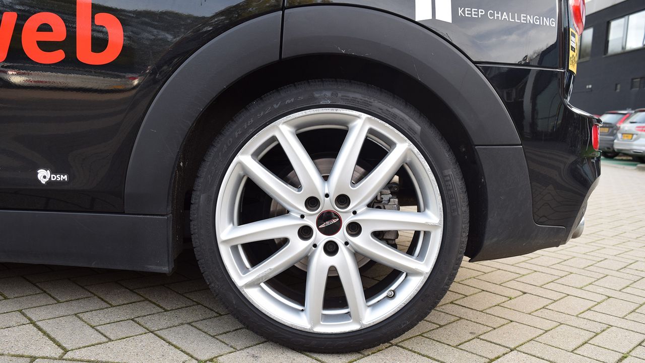 Team Sunweb opt for 19.5 inch/495mm ten-spoke alloy wheels