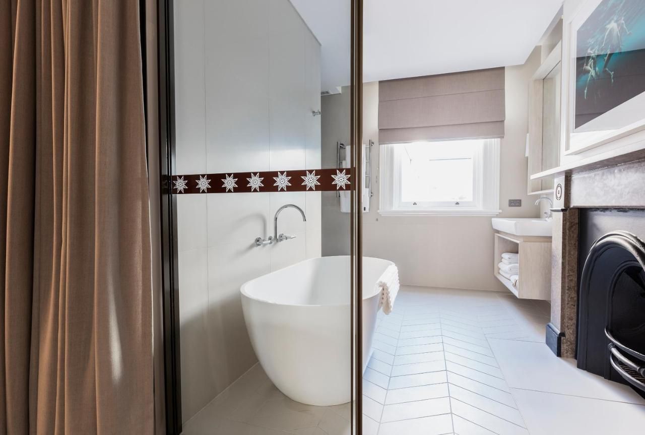 An ensuite bathroom at the boutique hotel Spicers Potts Point in Sydney
