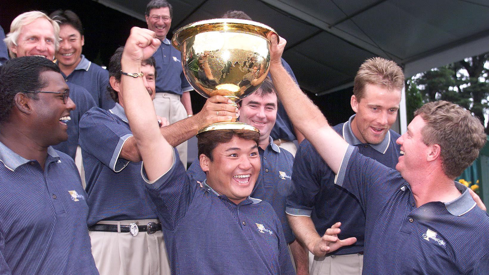 The Internationals lift the Presidents Cup trophy