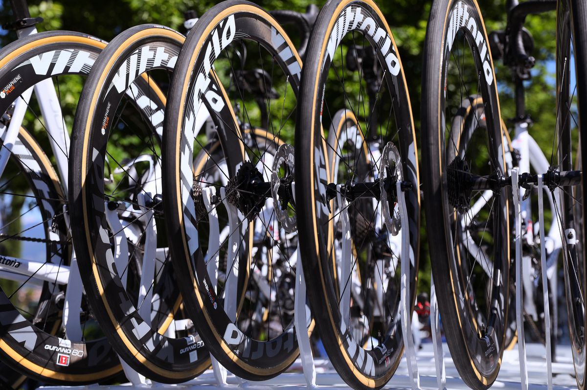 Neutral service vehicles carry disc brake options for the riders