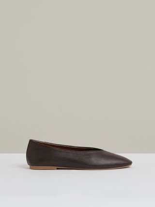 Leather Rounded-Point Toe Ballet Flats in Chocolate