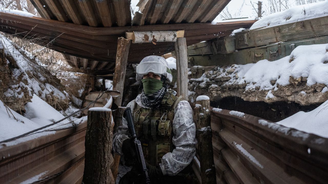 A Ukrainian servicemen from the 25th Air Assault Battalion