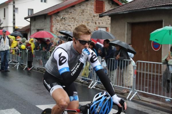 Tyler Farrar (Garmin-Cervelo) waking up