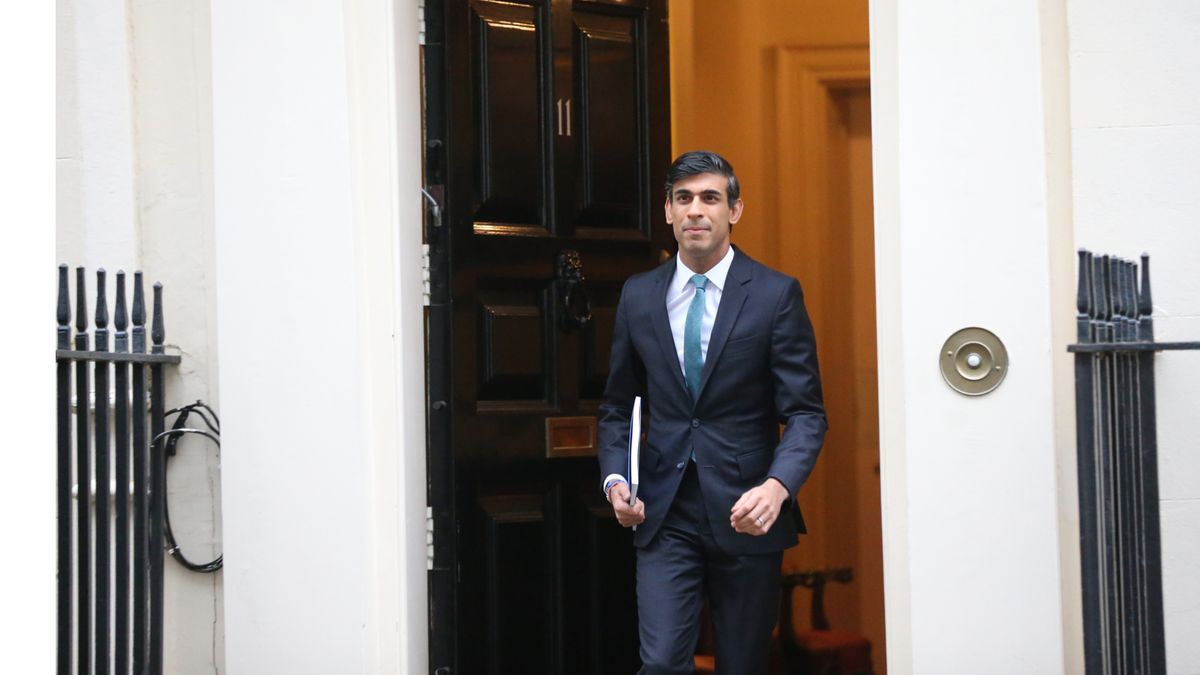 Chancellor Rishi Sunak walking through a door