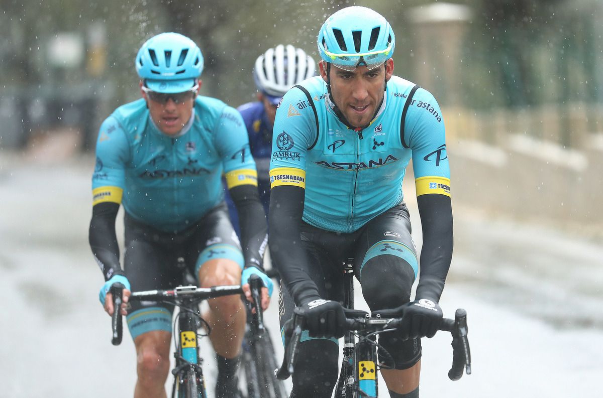A rugged up Omar Fraile (Astana) for the final stage of Paris-Nice
