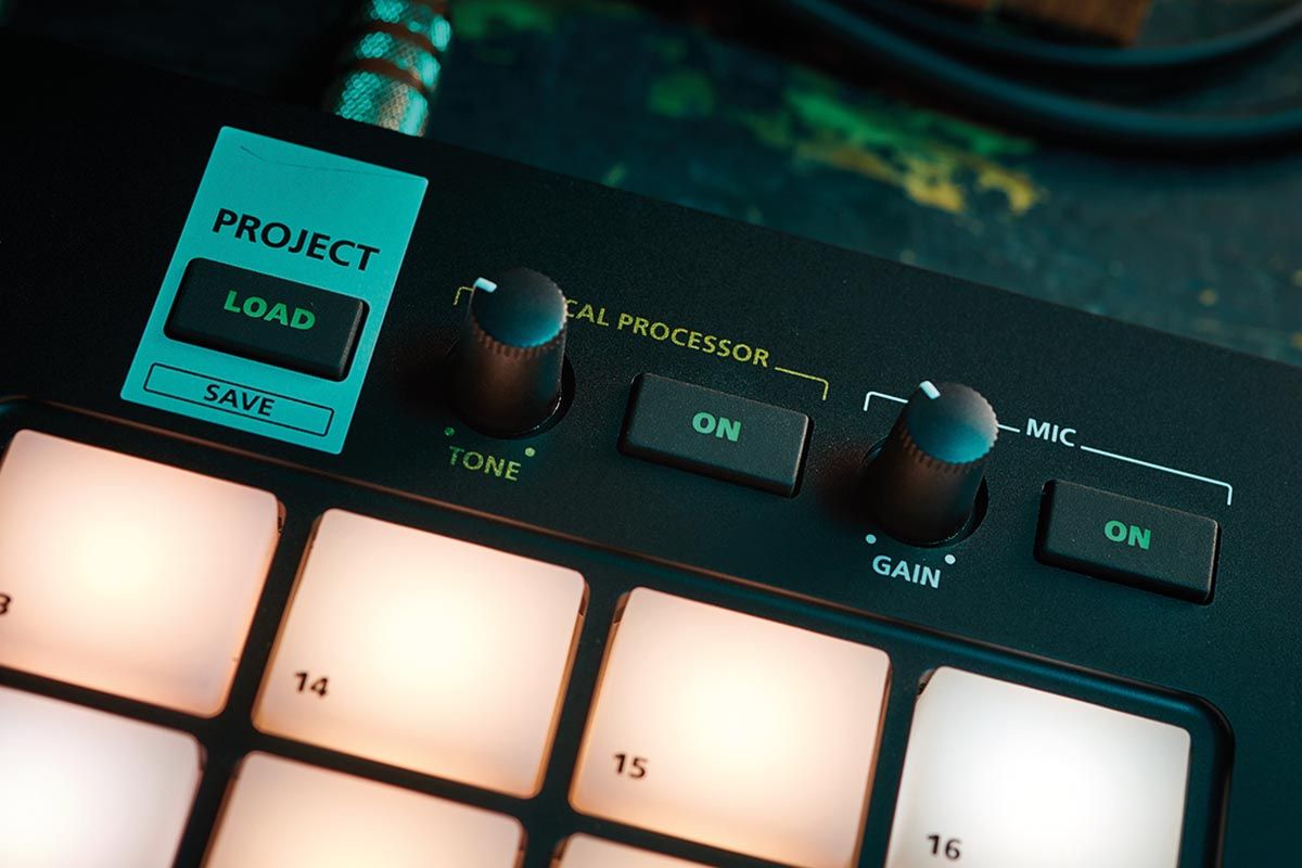 Roland Verselab MV-1