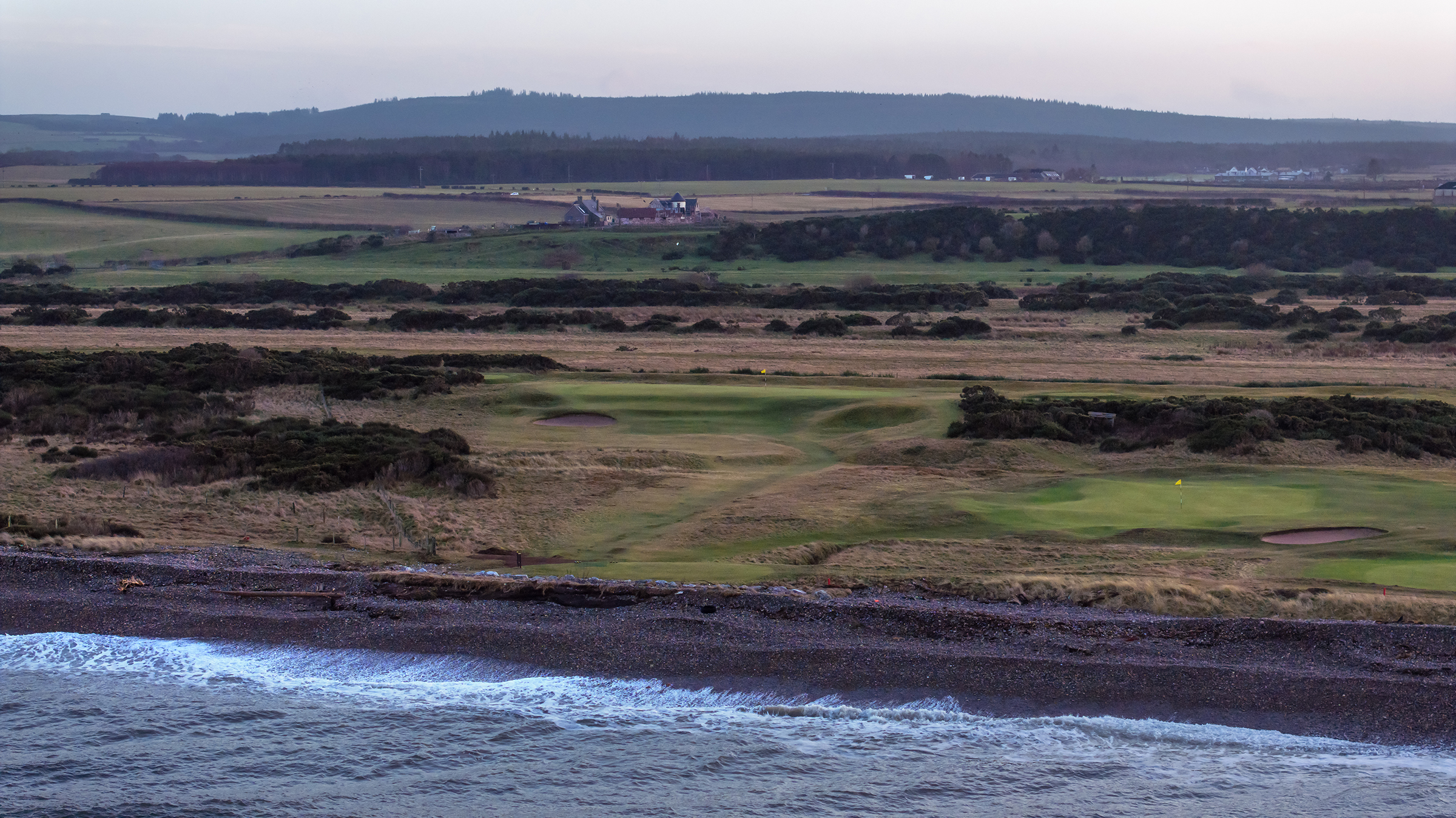 The par-3 8th at Spey Bay