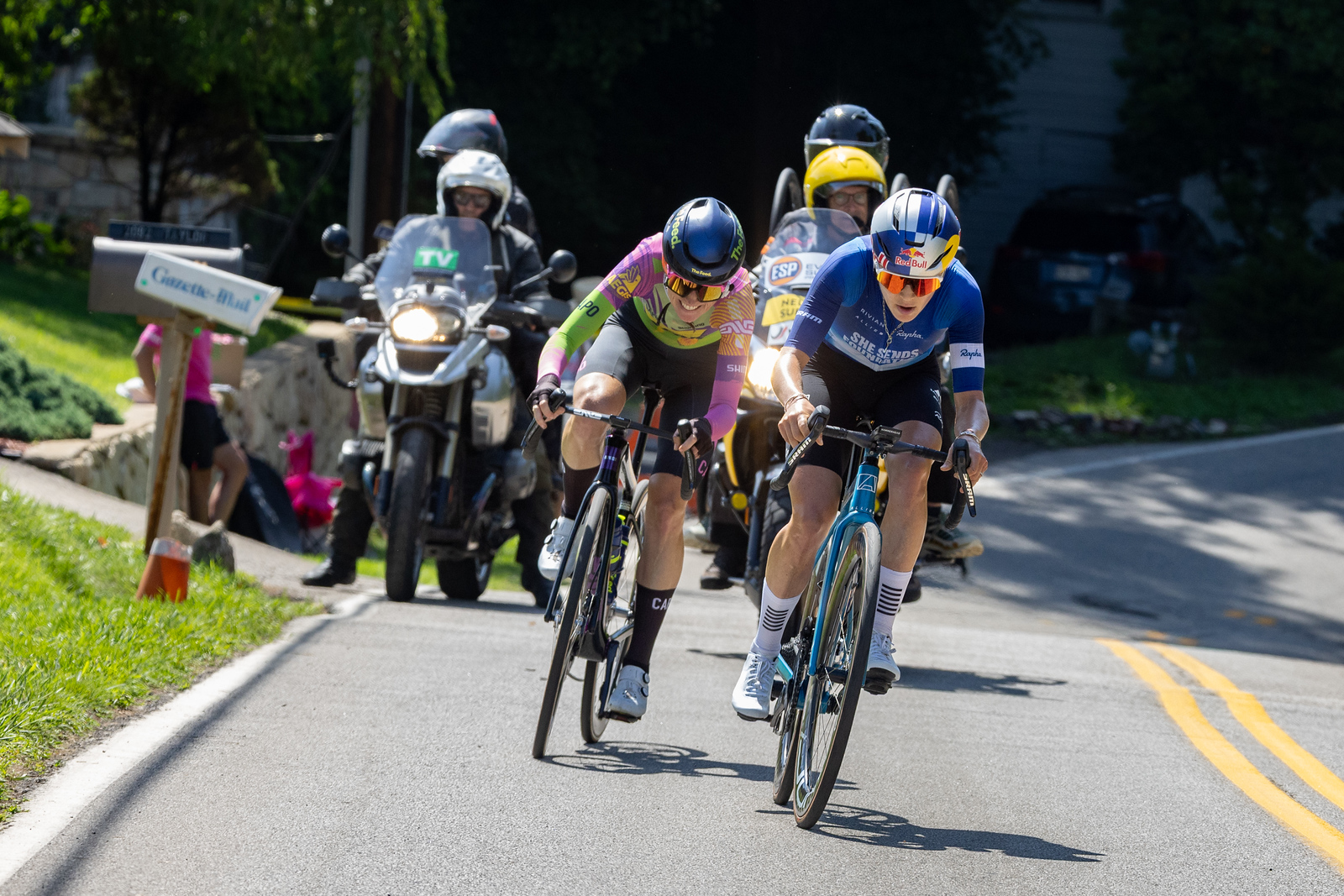 Kate Courtney (She Sends Racing) on the charge with Lauren Stephens (Aegis x Leaders of Enchantment) at the USA Cycling Pro road Championships