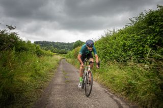 Male cyclist following a periodized nutriton plan