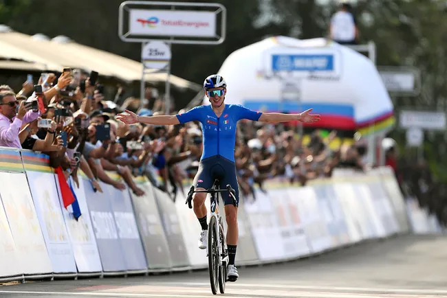 Lorenzo Finn vince la prova iridata uomini under 23 (foto: Getty Images)