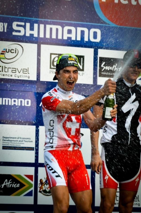Nino Schurter (Scott-Swisspower) celebrates his win.