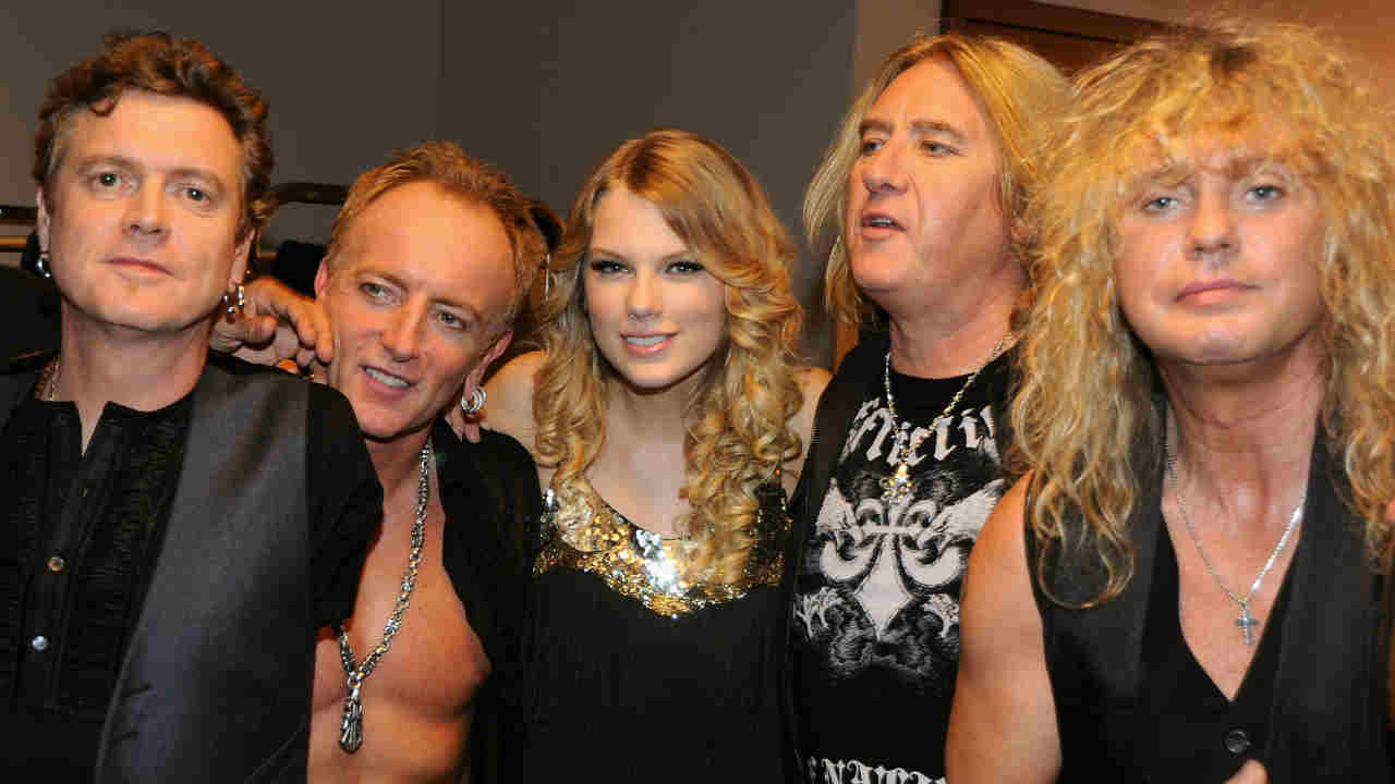 Taylor Swift with Def Leppard in 2008