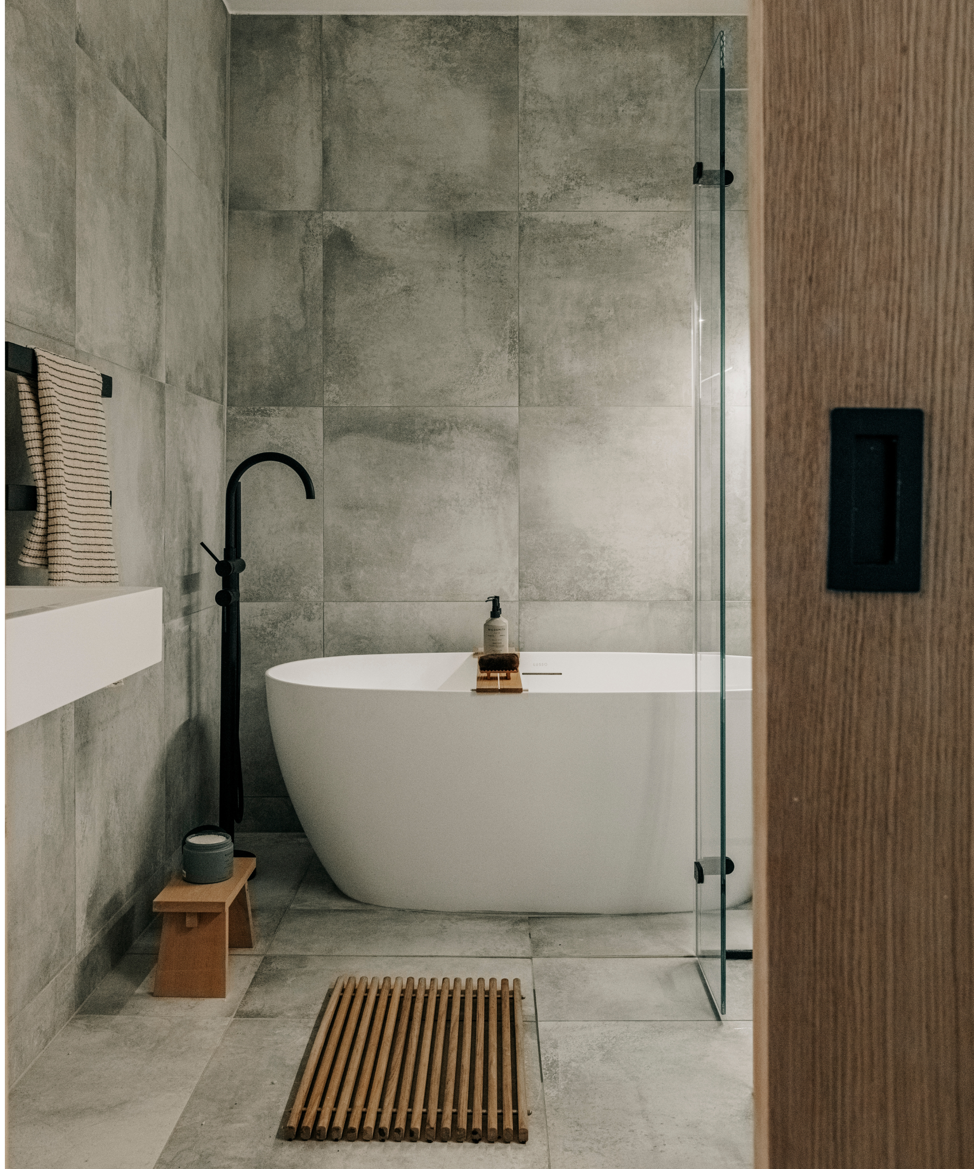 grey bathroom