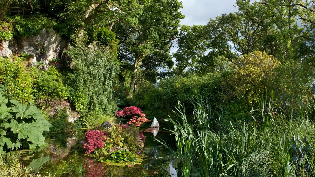 10 beautiful backyard ponds |