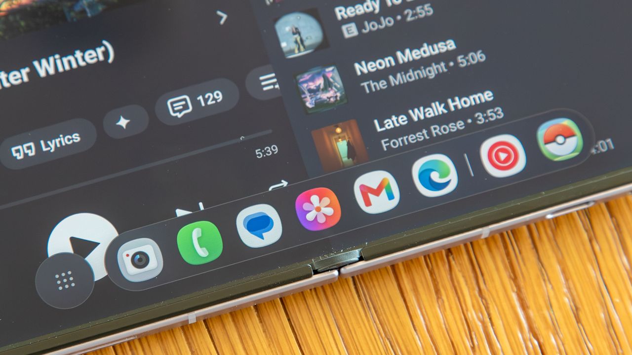 Galaxy Z Fold 8 taskbar