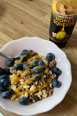 valeza's granola breakfast with honey drizzled on the top - manuka honey review