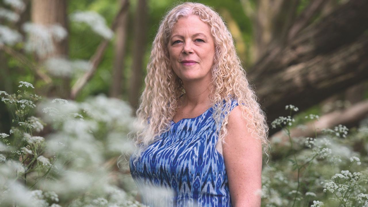 A headshot of Lis Cashin