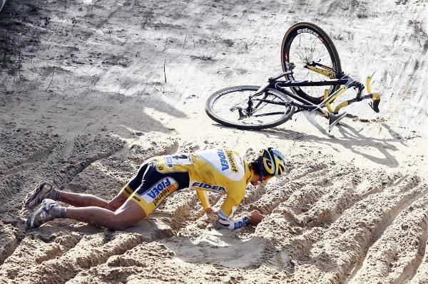 Tom Meeusen (Telenet-Fidea) was momentarily dazed after a heavy crash