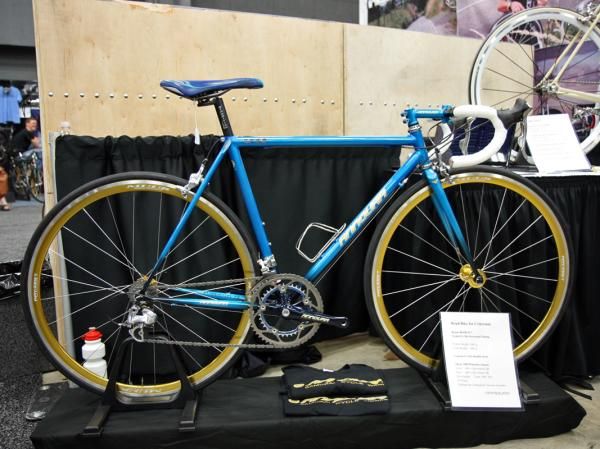 Annoura brought this lugged criterium bike all the way from Japan for NAHBS.