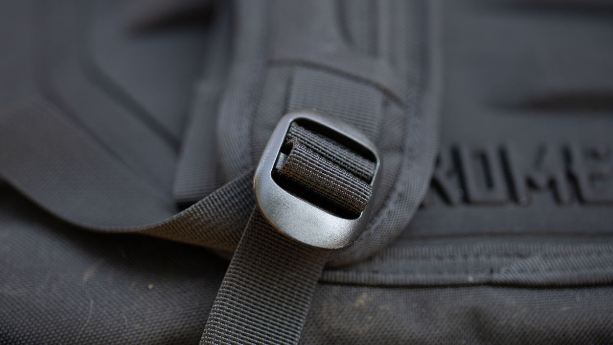 Chrome Industries Bravo 3.0 plastic adjustment