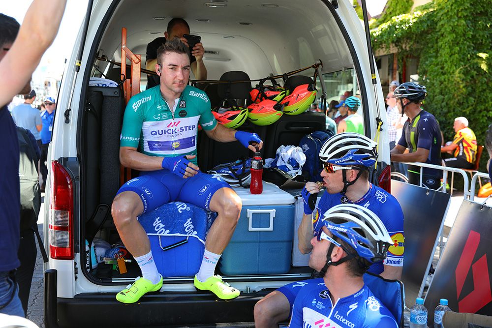There are no team buses at the Tour Down Under