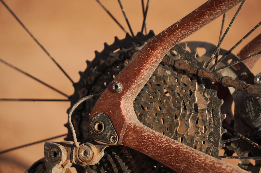 carbon steel vs alloy steel bike