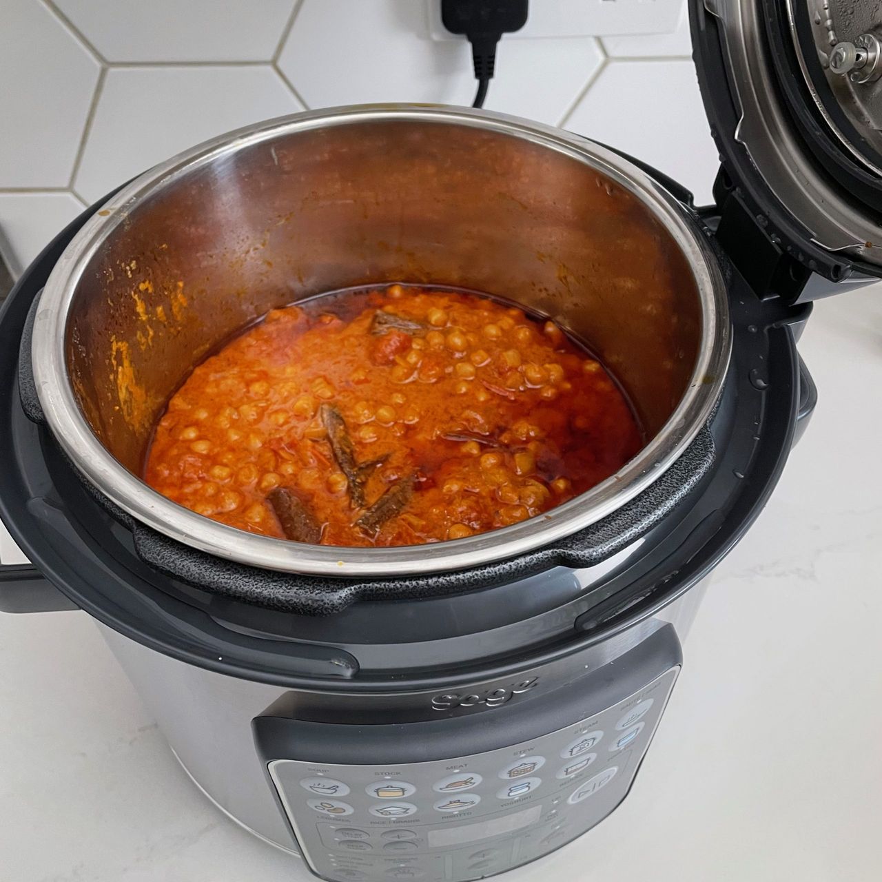 Cooking curry using the legume setting on the Sage The Fast Slow Go