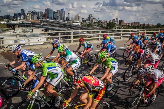 The peloton closes in on Calgary.