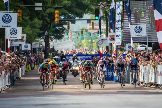 The sprint for the mens finish