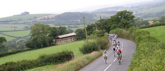 he bunch on the climb of Cadbury Hill