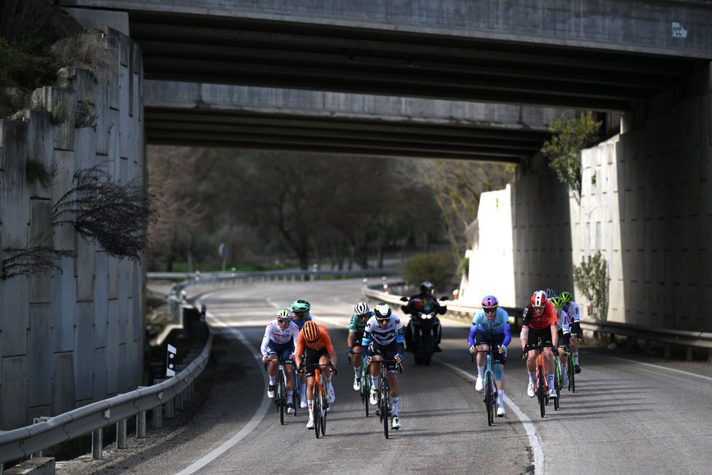 LA LINEA DE LA CONCEPCION SPAIN FEBRUARY 22 LR Jorge Arcas of Spain and Movistar Team Zeb Kyffin of Great Britain and Team Unibet Tietema Rockets and Connor Swift of Great Britain and Team INEOS Grenadiers compete in the breakaway during the 71st Vuelta a Andalucia Ruta Ciclista Del Sol 2025 Stage 4 a 1943km stage from Cordoba to Alhaurin de la Torre on February 22 2025 in La Lnea de la Concepcion Spain Photo by Szymon GruchalskiGetty Images