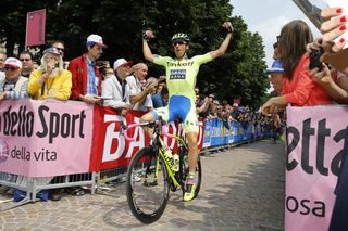 Matteo Tosatto having fun before the start of the final stage