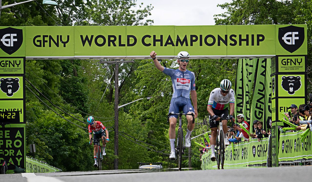 Tibor del Grosso (Alpecin-Deceuninck Development) out-sprints Wilmar Paredes (Team Medell&iacute;n) for the Gran Premio NYC victory
