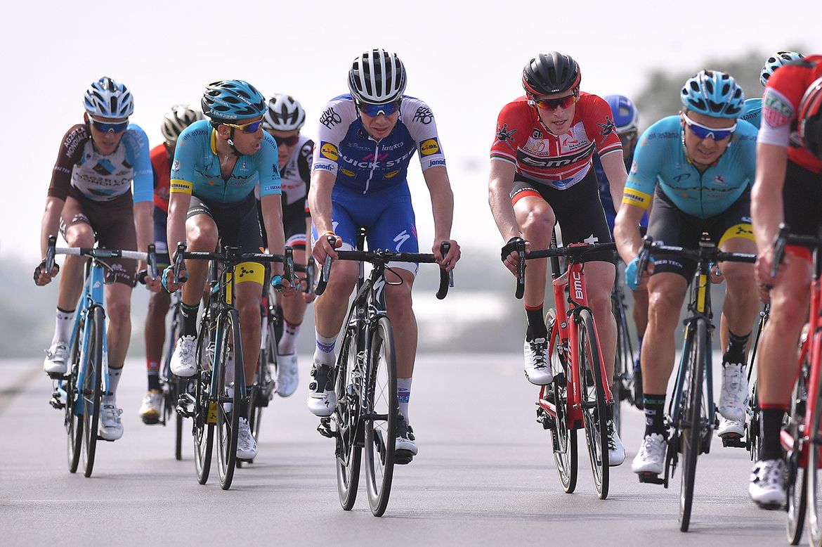 The leading group crosses the line