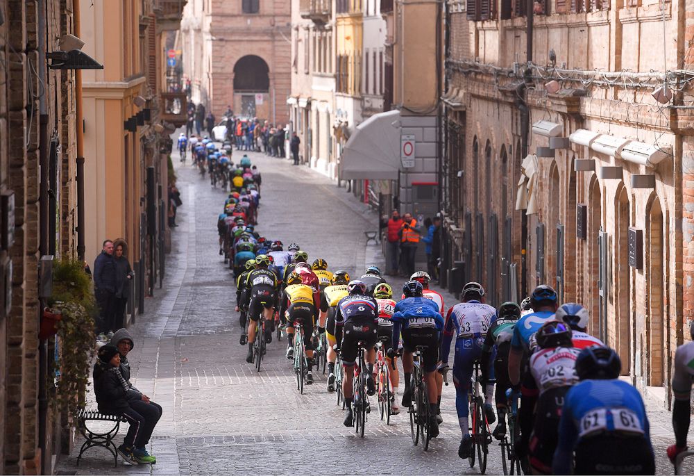 The peloton rides into Filottrano during stage 5 at Tirreno-Adriatico