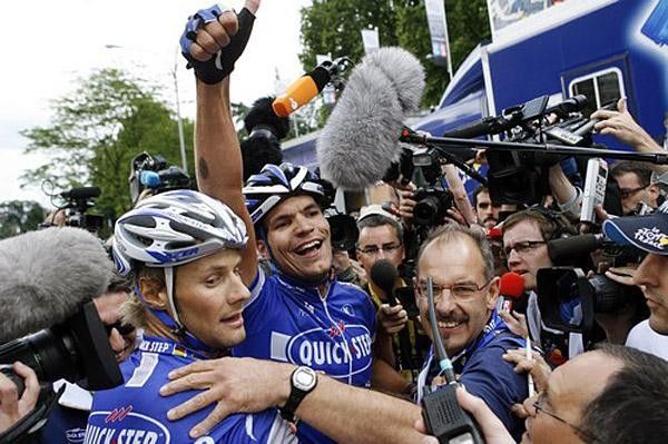 Steegmans gives the thumbs up as Boonen tries to resist the crush of reporters