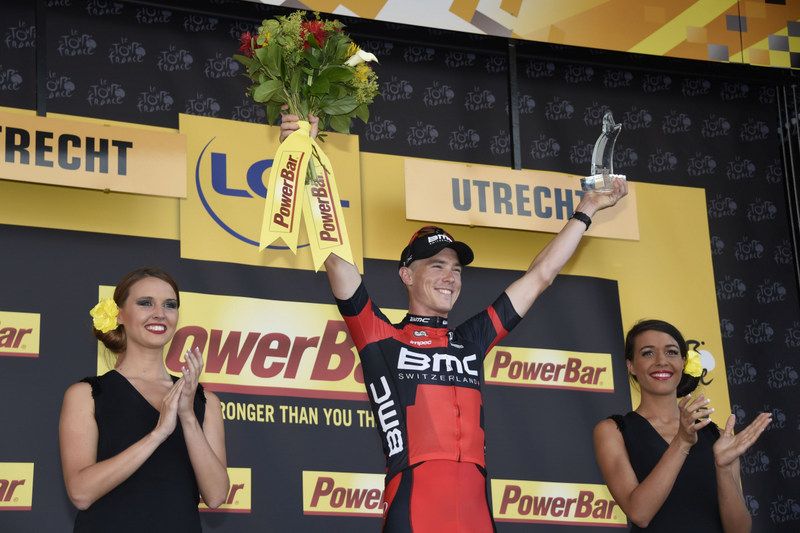 Rohan Dennis collects his prize as stage winner