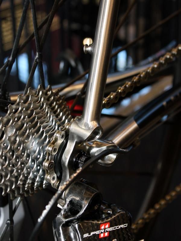 The deep-section dropouts on the Van Nicholas Chinook provide lots of weld area for the stays but also place some restrictions on where you can place the quick-release lever.