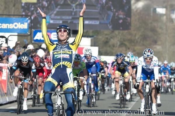 Thomas De Gendt (Vacansoleil-DCM) wins in Houdan.