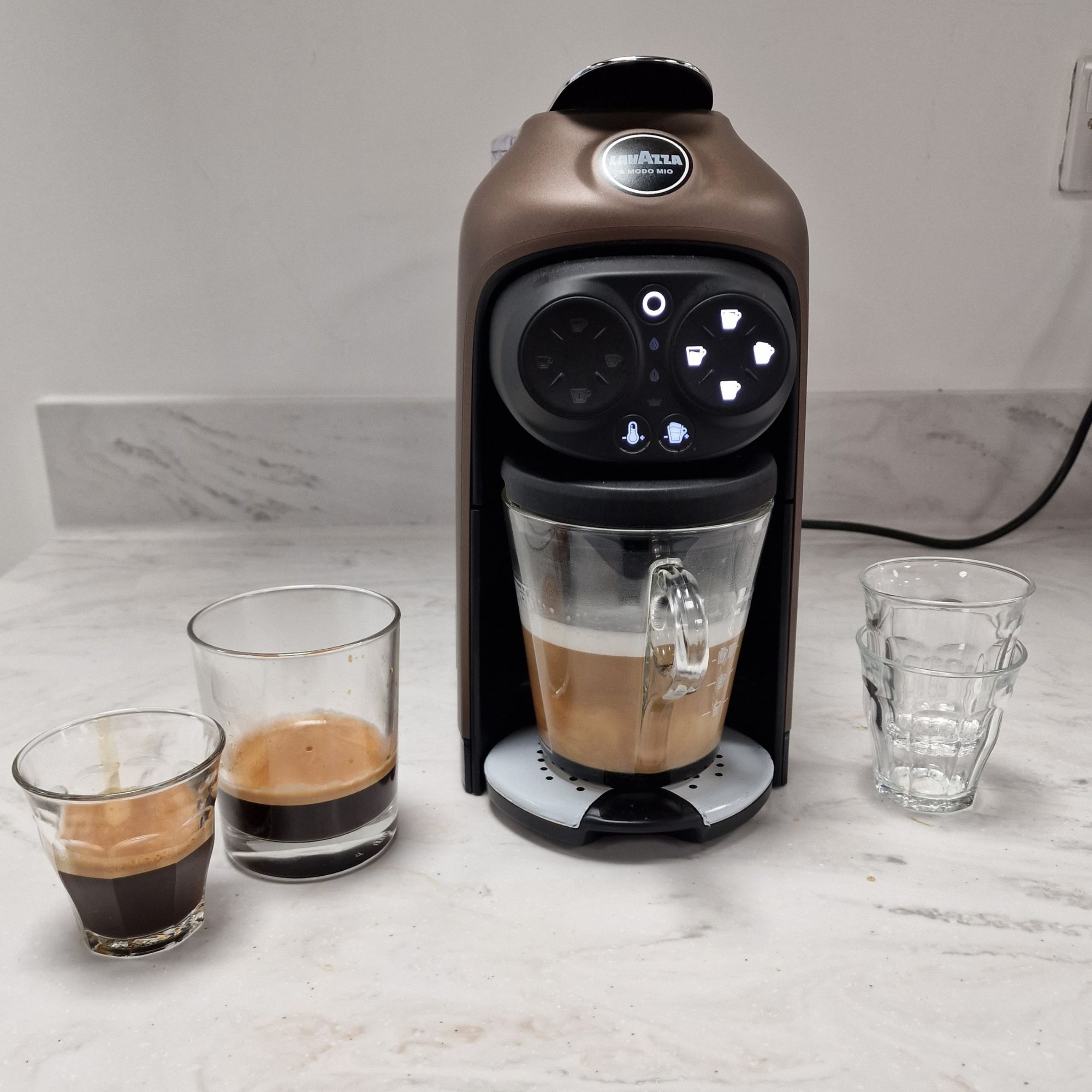 The Lavazza Desea is an ideal Christmas gift for latte-lovers