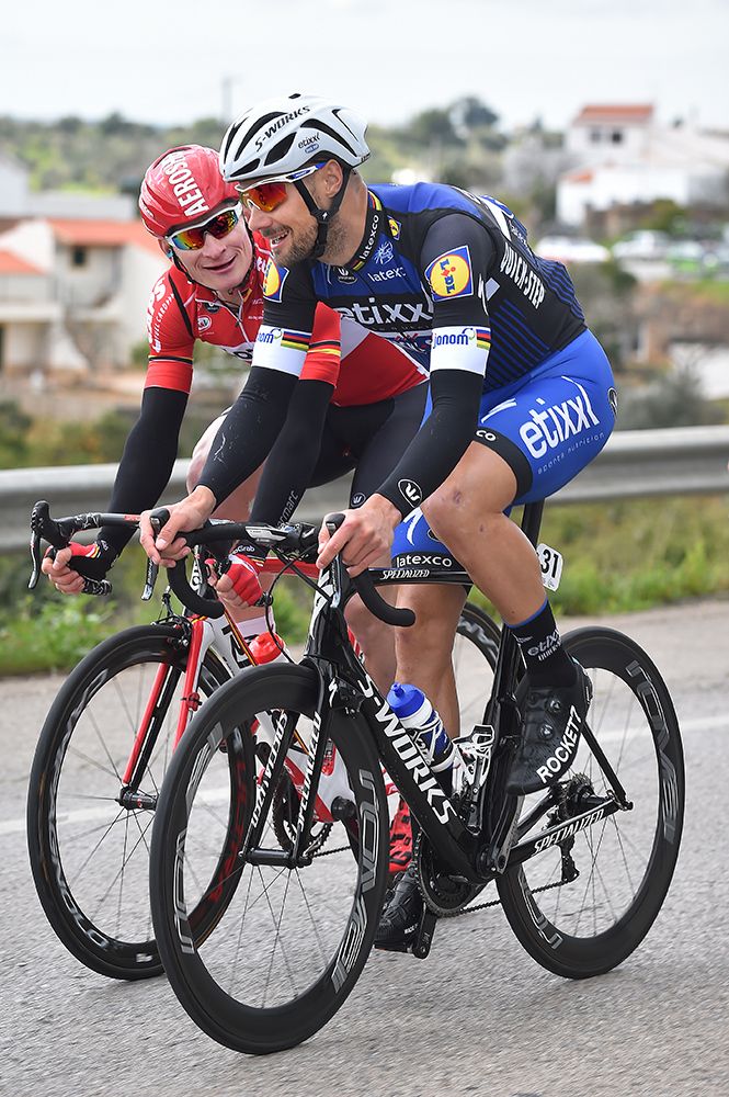 Andr&eacute; Greipel (Lotto Soudal) chats with Tom Boonen (Etixx-Quick Step)