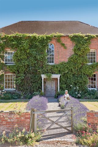 cottage garden layout ideas: front garden with lavender