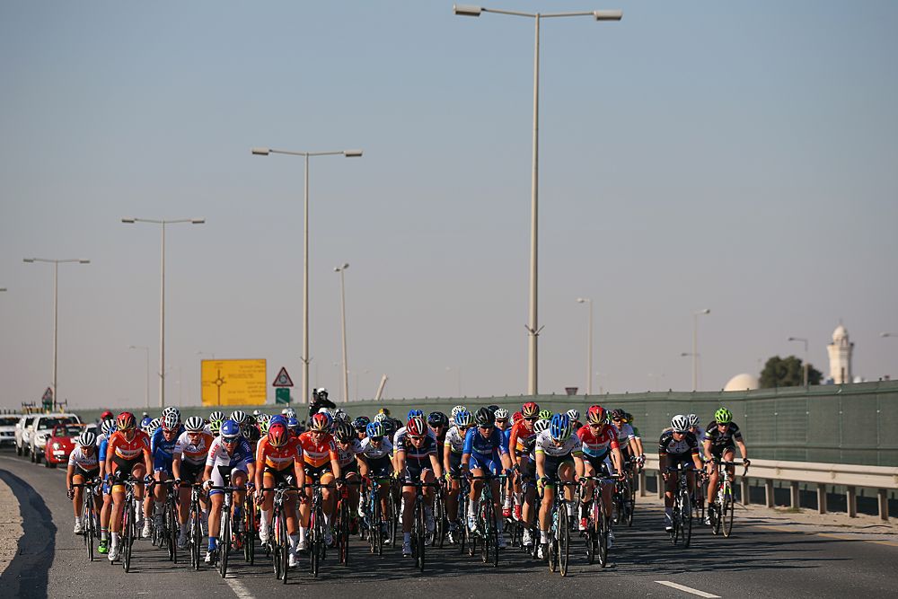 The peloton riding all together at the Ladies Tour of Qatar stage 1