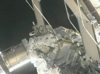 williams hoshide spacewalk nov1